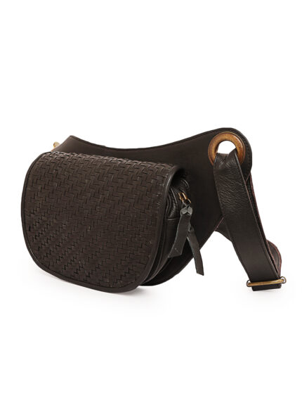 Black leather waist pouch with handwoven flap and adjustable strap – Dario Lario artisan edition