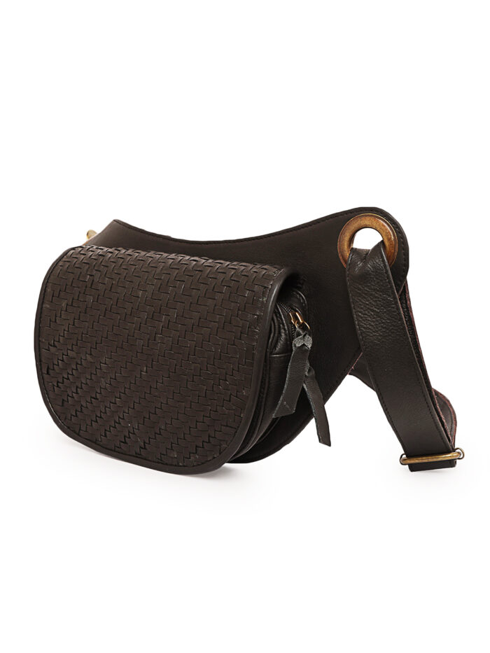 Black leather waist pouch with handwoven flap and adjustable strap – Dario Lario artisan edition