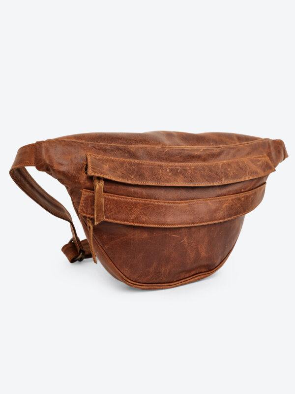 Classic brown leather waist pouch by Dario Lario – handmade everyday belt bag