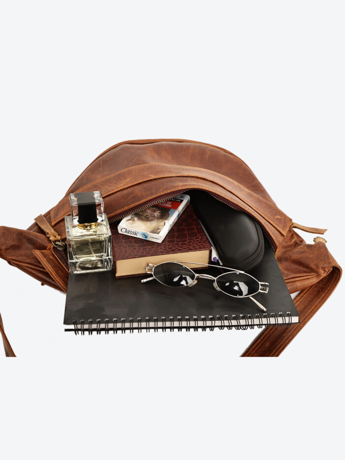 Classic brown leather waist pouch by Dario Lario – handmade everyday belt bag